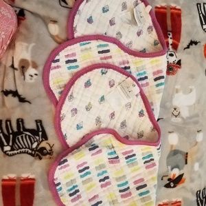 Aden and anais 2 burpy bibs like new